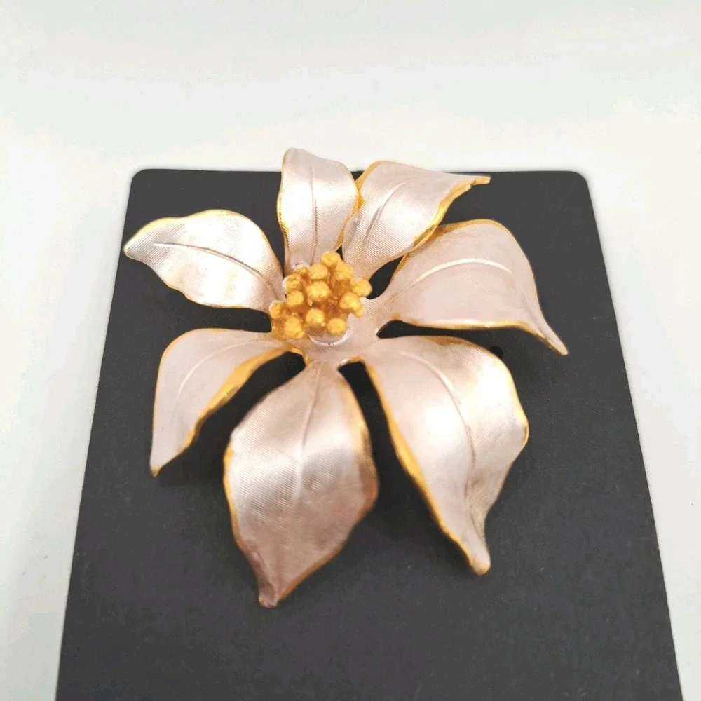 Vintage Cerrito White Pearlized Brooch, Poinsettia, Gold Tipped Petals ~2in